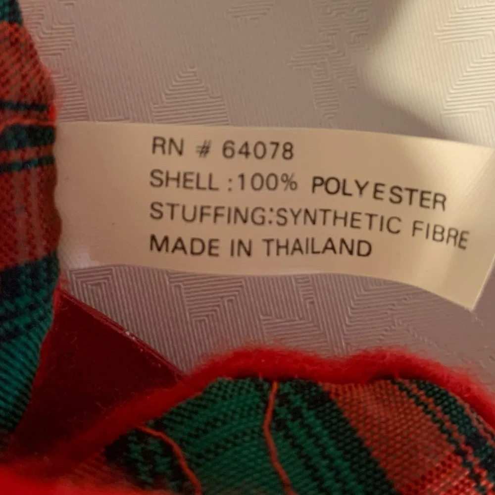 NWOT Wreath: NOEL Writing, Fabric Tartan Stuffed Hearts, Pine, Poinsettia